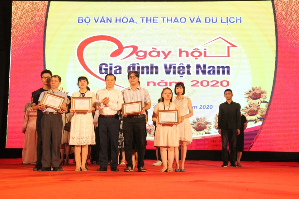 Vũ Thị Hải Anh truyền cảm hứng đọc sách tới những người khiếm thị - 2 Vũ Thị Hải Anh truyền cảm hứng đọc sách tới những người khiếm thị - 2