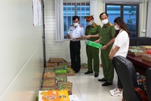 Bắt xe tải chở 2.500 chiếc bánh trung thu không rõ nguồn gốc