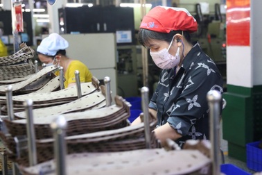 Chủ sử dụng có được phạt trừ lương của người lao động?