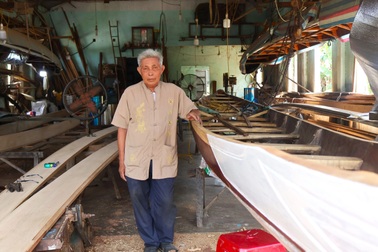 Nghề đóng "thuyền chiến", nhìn mật hiệu để gọi tên thợ