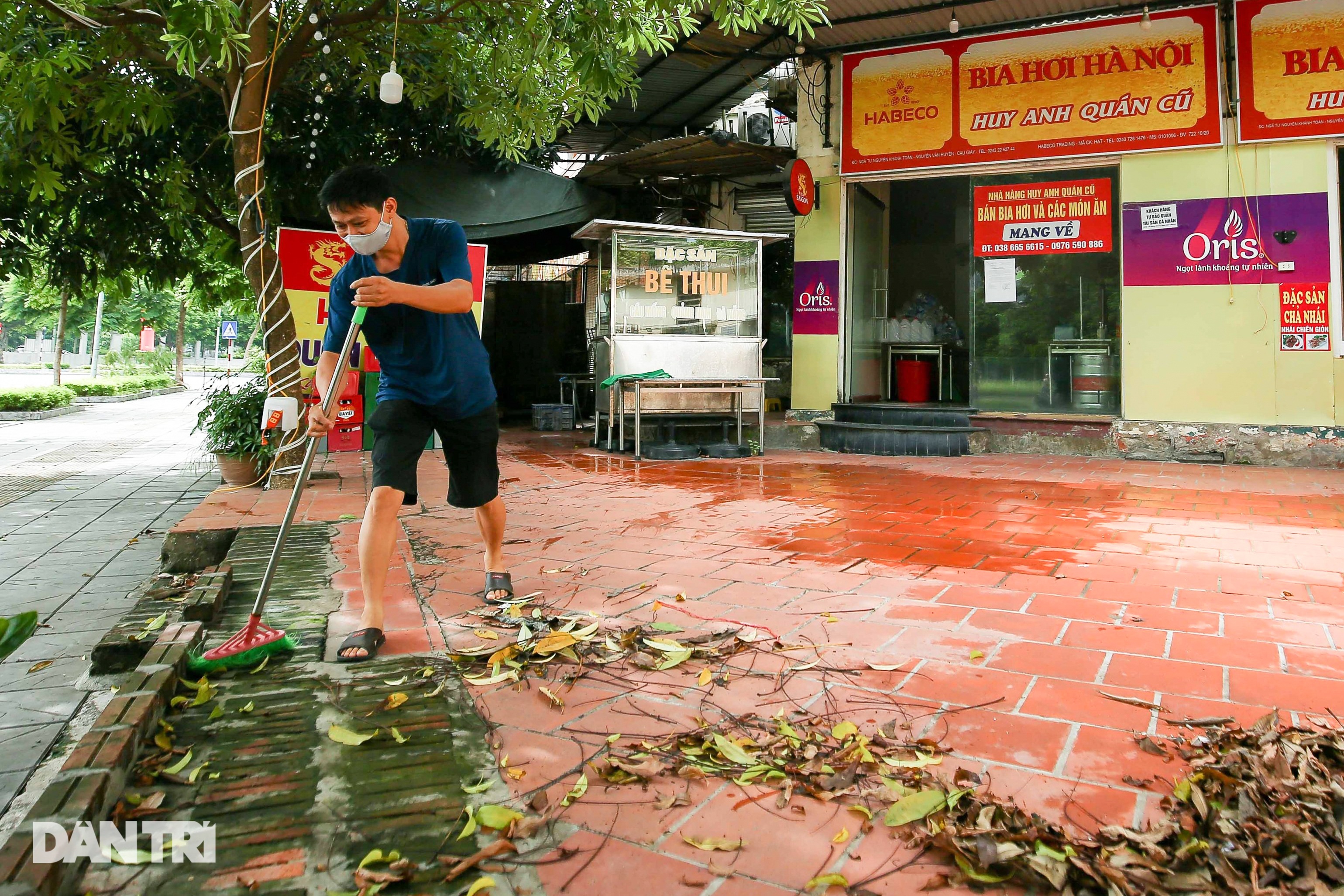 Ngày đầu hàng quán 19 quận huyện ở Hà Nội được mở cửa bán mang về - 1 Ngày đầu hàng quán 19 quận huyện ở Hà Nội được mở cửa bán mang về - 1