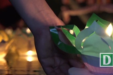 Hàng nghìn hoa đăng lung linh trong lễ Vu Lan ở Hòa Bình