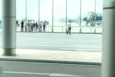 Nghi thức phun vòi rồng đón Olympic Việt Nam từ Asiad trở về