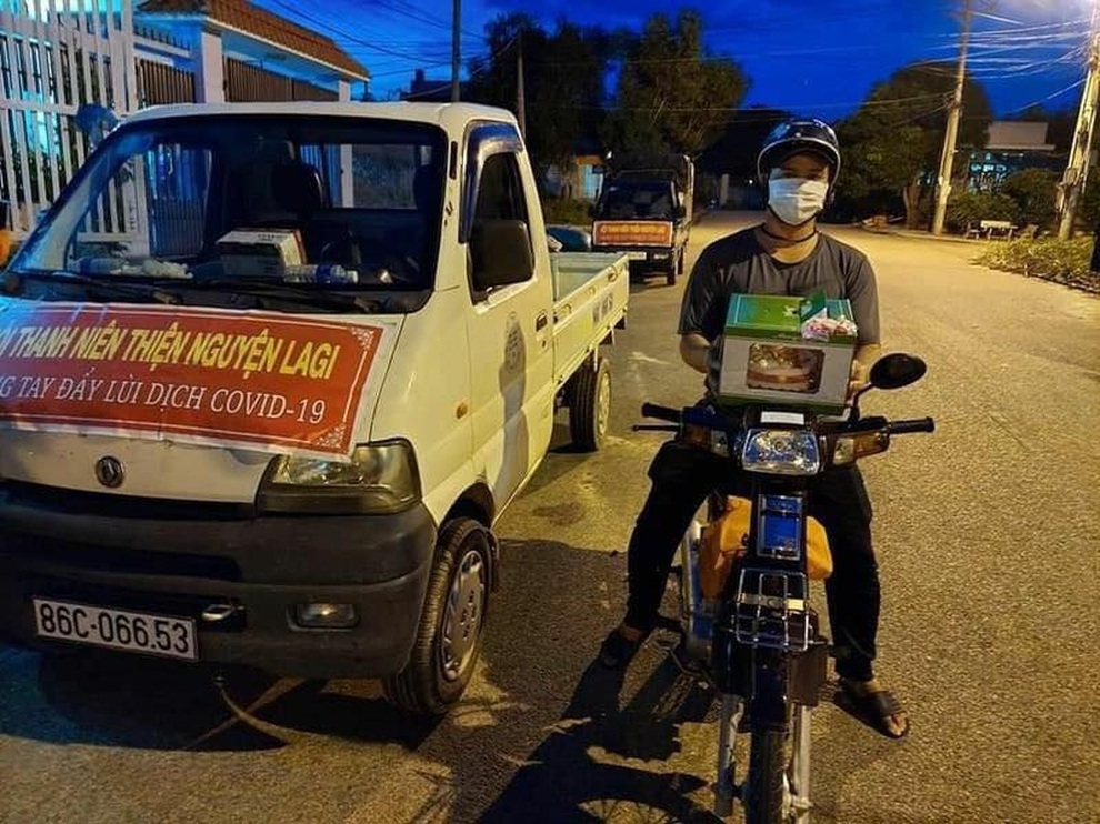 Cụ bà mừng đại thọ 101 tuổi với bánh sinh nhật đặc biệt trong khu phong tỏa - 3 Cụ bà mừng đại thọ 101 tuổi với bánh sinh nhật đặc biệt trong khu phong tỏa - 3
