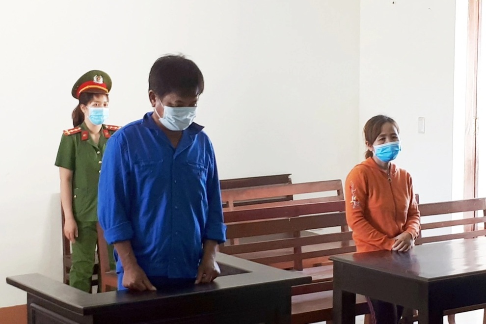 Lĩnh 9 tháng tù giam vì nhốt cán bộ phòng chống Covid-19 trong quán cà phê - 1 Lĩnh 9 tháng tù giam vì nhốt cán bộ phòng chống Covid-19 trong quán cà phê - 1