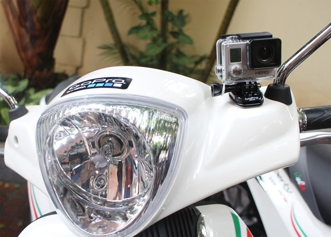 Piaggio Liberty gắn máy quay GoPro