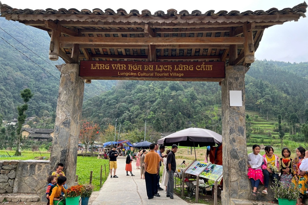 Hà Giang phát triển du lịch gắn với bảo tồn văn hóa các dân tộc - 2 Hà Giang phát triển du lịch gắn với bảo tồn văn hóa các dân tộc - 2