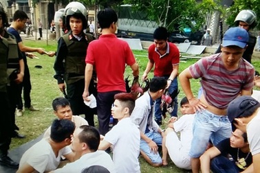 Bắt một số chủ doanh nghiệp tham gia sới gà 