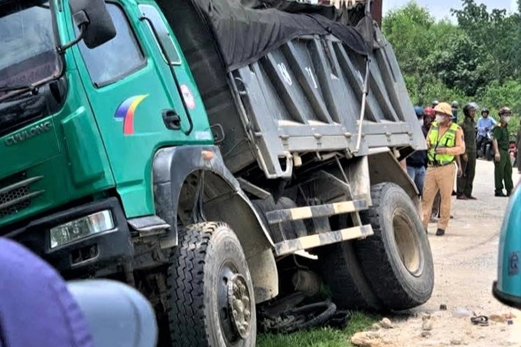 Truy tố tài xế xe tải gây tai nạn khiến nam sinh lớp 12 tử vong - 1 Truy tố tài xế xe tải gây tai nạn khiến nam sinh lớp 12 tử vong - 1
