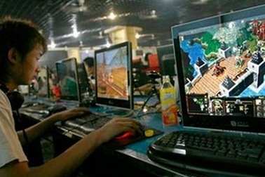 Cha mẹ bán con để kiếm tiền... mua vật dụng ảo trong game