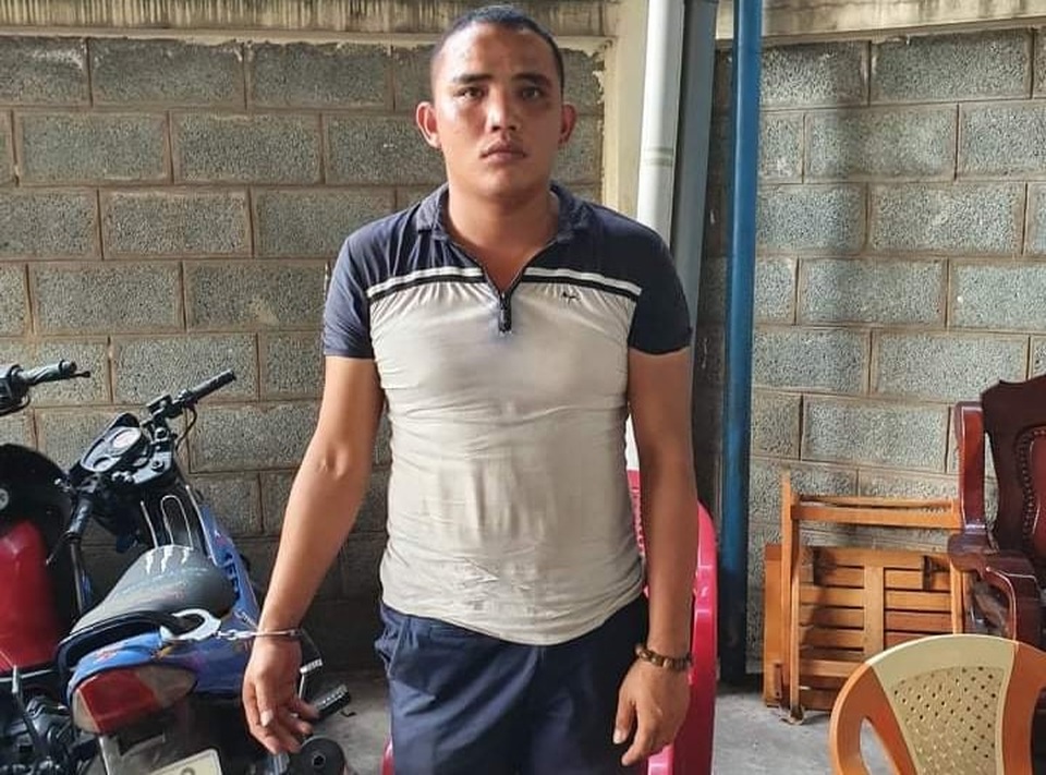 Khởi tố chủ quán cà phê tra tấn nữ nhân viên vì không chịu “chiều” khách - 1 Khởi tố chủ quán cà phê tra tấn nữ nhân viên vì không chịu “chiều” khách - 1