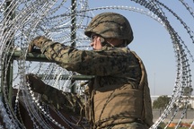 Mỹ tăng quyền cho quân đội đối phó người nhập cư ở biên giới