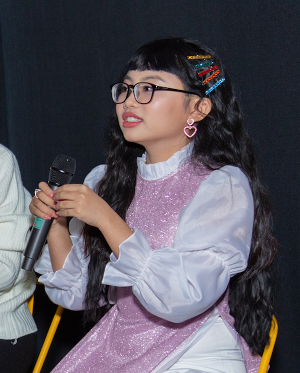 Phương Mỹ Chi buồn khi bị bạn bè chê hát nhạc quê hương “cũ và sến” - 2 Phương Mỹ Chi buồn khi bị bạn bè chê hát nhạc quê hương “cũ và sến” - 2