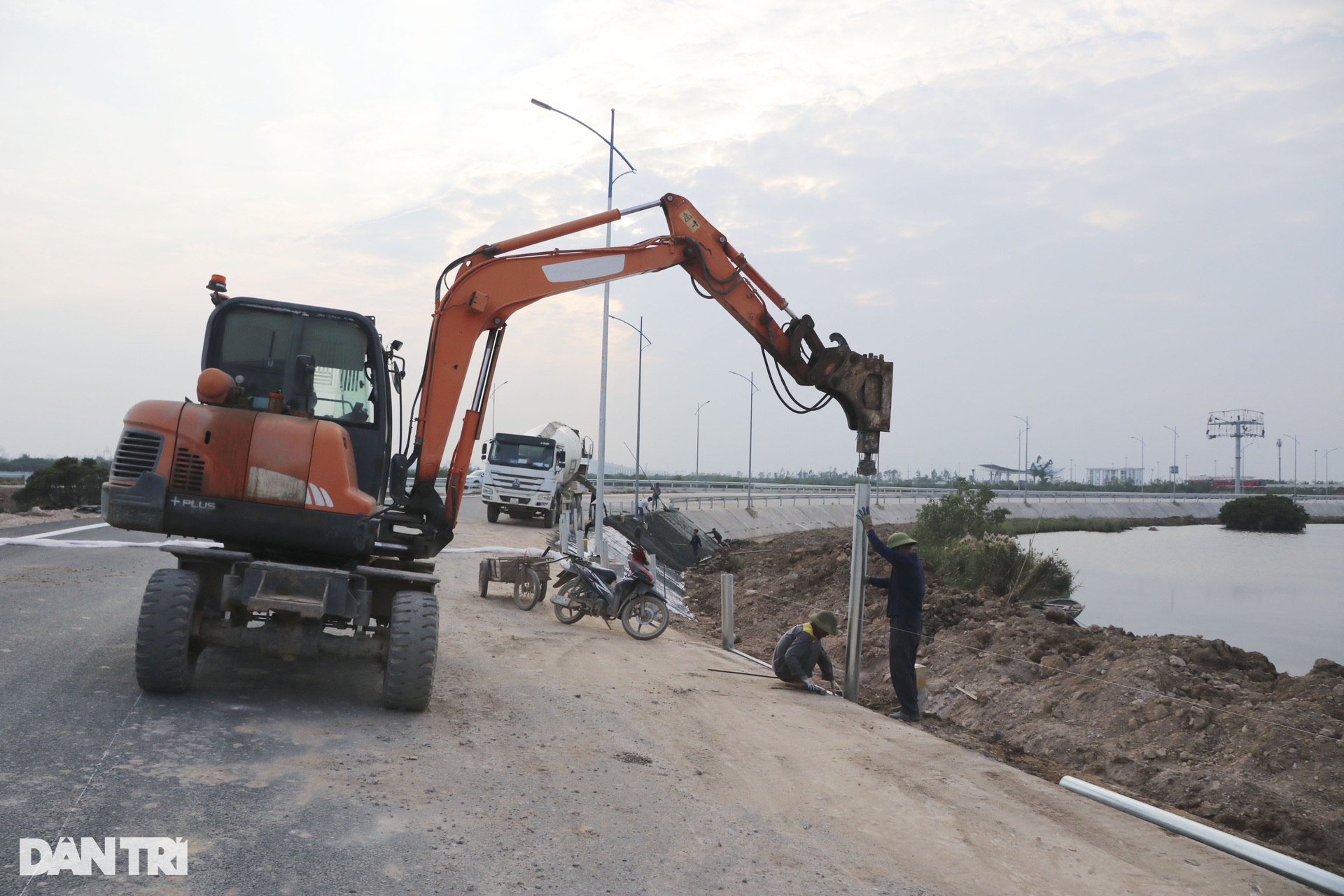 Nút giao thông lớn nhất tỉnh Quảng Ninh sắp về đích - 7