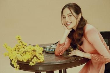 Hoa hậu Diệu Linh đẹp mong manh với áo dài