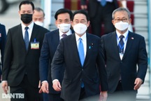 Thủ tướng Nhật Bản đến Hà Nội, bắt đầu chuyến thăm chính thức Việt Nam