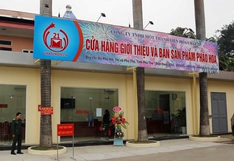 Hà Nội: Thêm địa điểm bán pháo hoa cho người dân mua đốt dịp Tết - 1 Hà Nội: Thêm địa điểm bán pháo hoa cho người dân mua đốt dịp Tết - 1