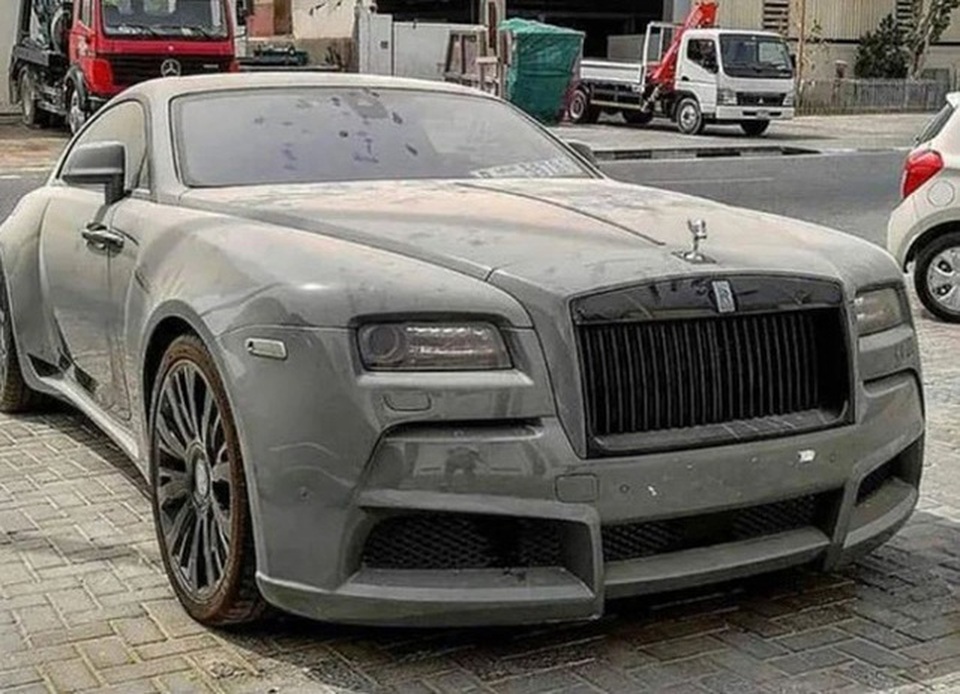 Vì sao ở Dubai có nhiều xe sang và siêu xe bị vứt bỏ như rác? - 3 Vì sao ở Dubai có nhiều xe sang và siêu xe bị vứt bỏ như rác? - 3