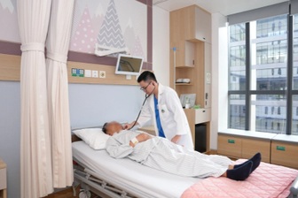 Tái hẹp 99% mạch vành sau đặt stent do ngưng uống thuốc điều trị