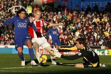 Tevez: “Tôi sẽ ra đi nếu có CLB nào đó chào mời”