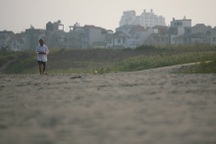 Bách bộ dưới đáy sông Hồng