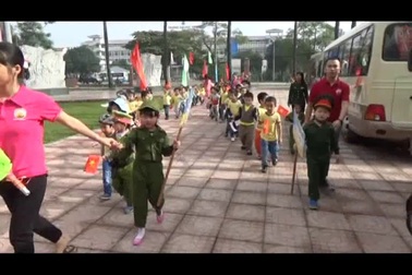 Háo hức học lịch sử ở Bảo tàng Quân đội