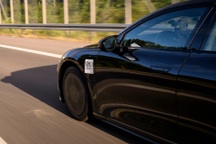 Xe điện đi được xa nhất là bao nhiêu km sau một lần sạc?