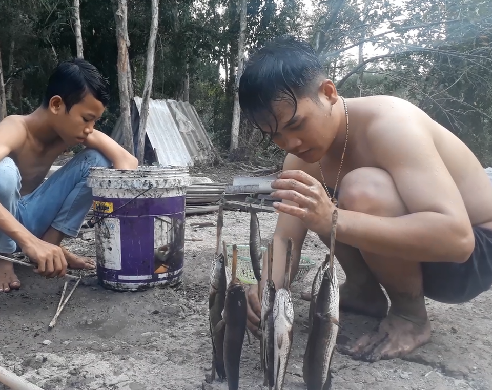 Háo hức tát ao, bắt cá ngày Tết - 9 Háo hức tát ao, bắt cá ngày Tết - 9