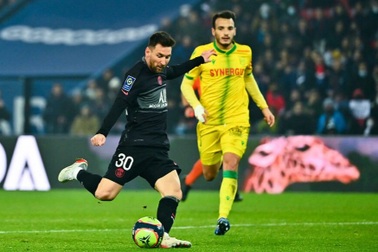 Navas nhận thẻ đỏ, Messi có bàn thắng đầu tiên giúp PSG đánh bại Nantes