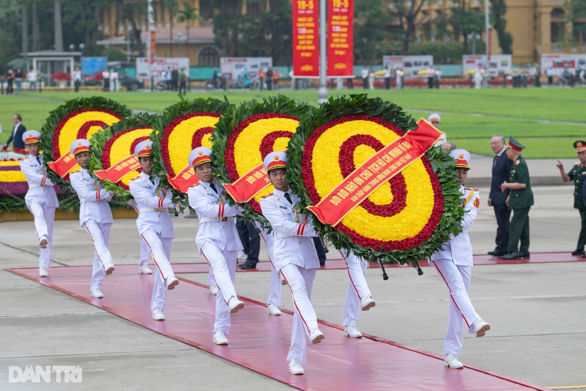 Sáng nay lãnh đạo Đảng, Nhà nước vào Lăng viếng Chủ tịch Hồ Chí Minh - 5 Sáng nay lãnh đạo Đảng, Nhà nước vào Lăng viếng Chủ tịch Hồ Chí Minh - 5