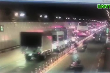 4 ô tô tông liên hoàn trong hầm Thủ Thiêm