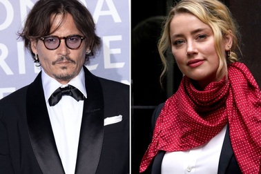 Johnny Depp và Amber Heard cùng trầy trật bước ra khỏi vụ ly hôn
