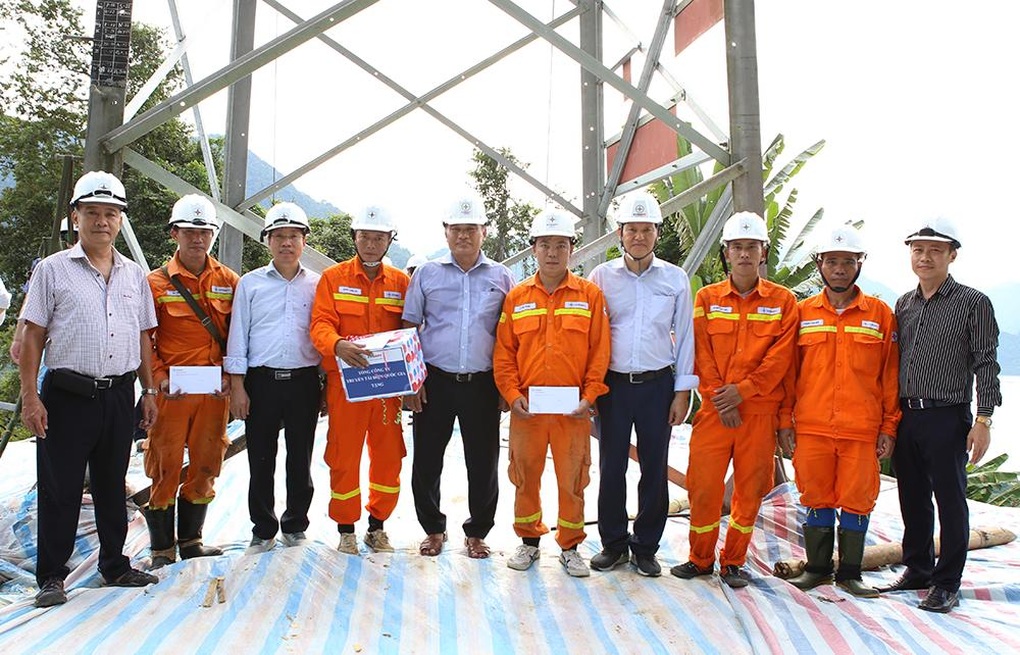 Tổng giám đốc EVNNPT kiểm tra vận hành tại Truyền tải điện Tây Bắc 2 - 8 Tổng giám đốc EVNNPT kiểm tra vận hành tại Truyền tải điện Tây Bắc 2 - 8
