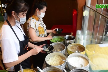 Quán chè Thái đắt khách nhất nhì ở Hà Nội, mỗi ngày bán hơn 1000 cốc