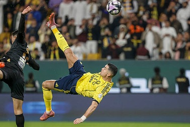 Ronaldo tung người móc bóng đẳng cấp, Al Nassr giành chiến thắng