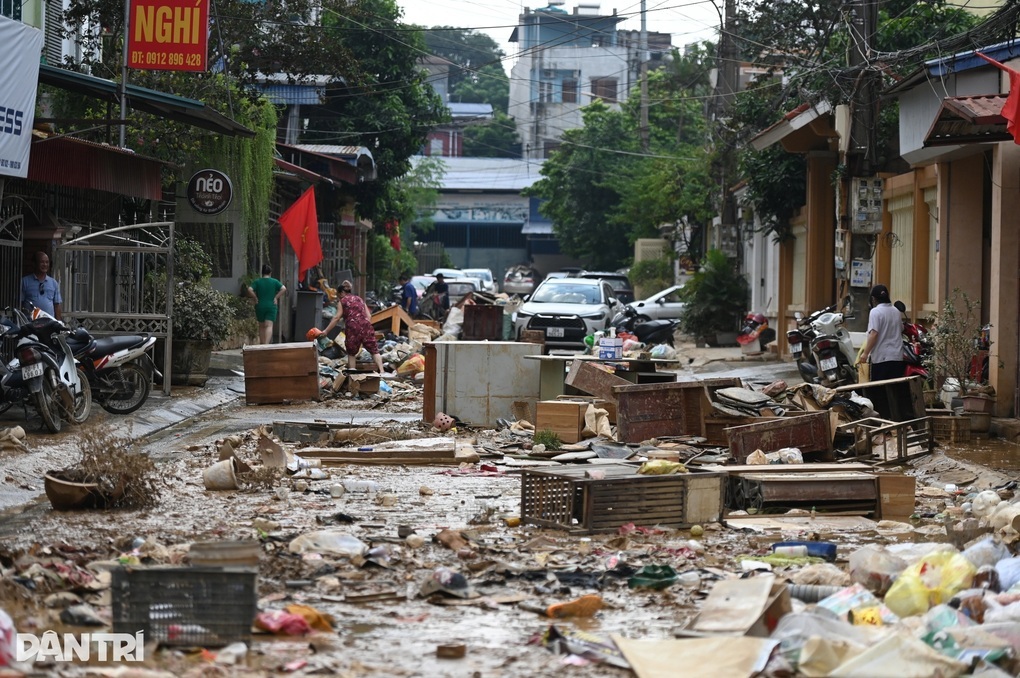 Nhiều dịch bệnh dễ bùng phát khi ngập lụt kéo dài - 1 Nhiều dịch bệnh dễ bùng phát khi ngập lụt kéo dài - 1