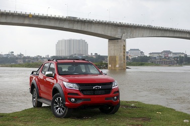 Lo sợ mất khách hàng, các thương hiệu mạnh tay ưu đãi xe bán tải