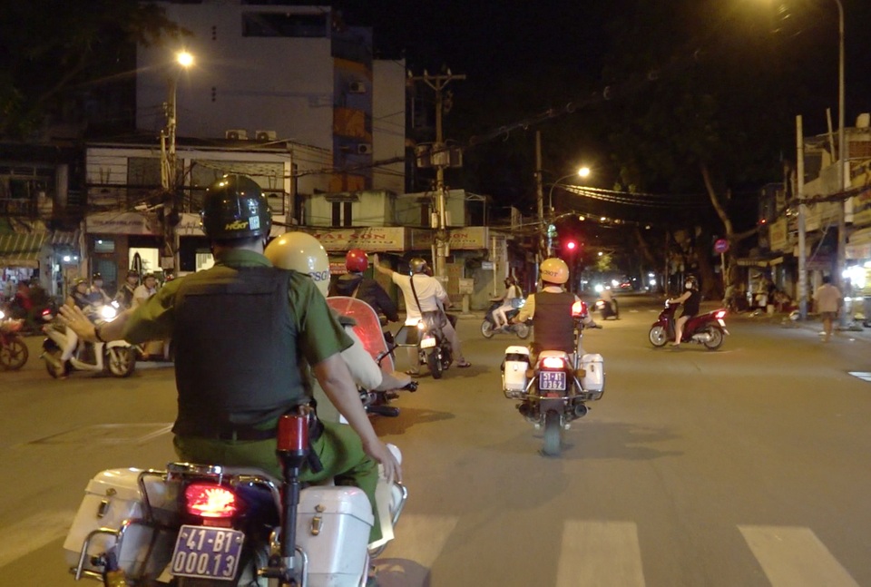 Đi “săn tội phạm” về đêm cùng với “cú đấm thép” của Công an TPHCM - 2 Đi “săn tội phạm” về đêm cùng với “cú đấm thép” của Công an TPHCM - 2