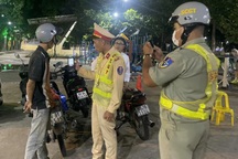 Bị đo nồng độ cồn, nam thanh niên đấm CSGT ở Bình Dương