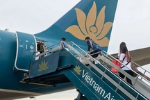 Phạt khách nữ gây náo loạn máy bay 8,5 triệu đồng