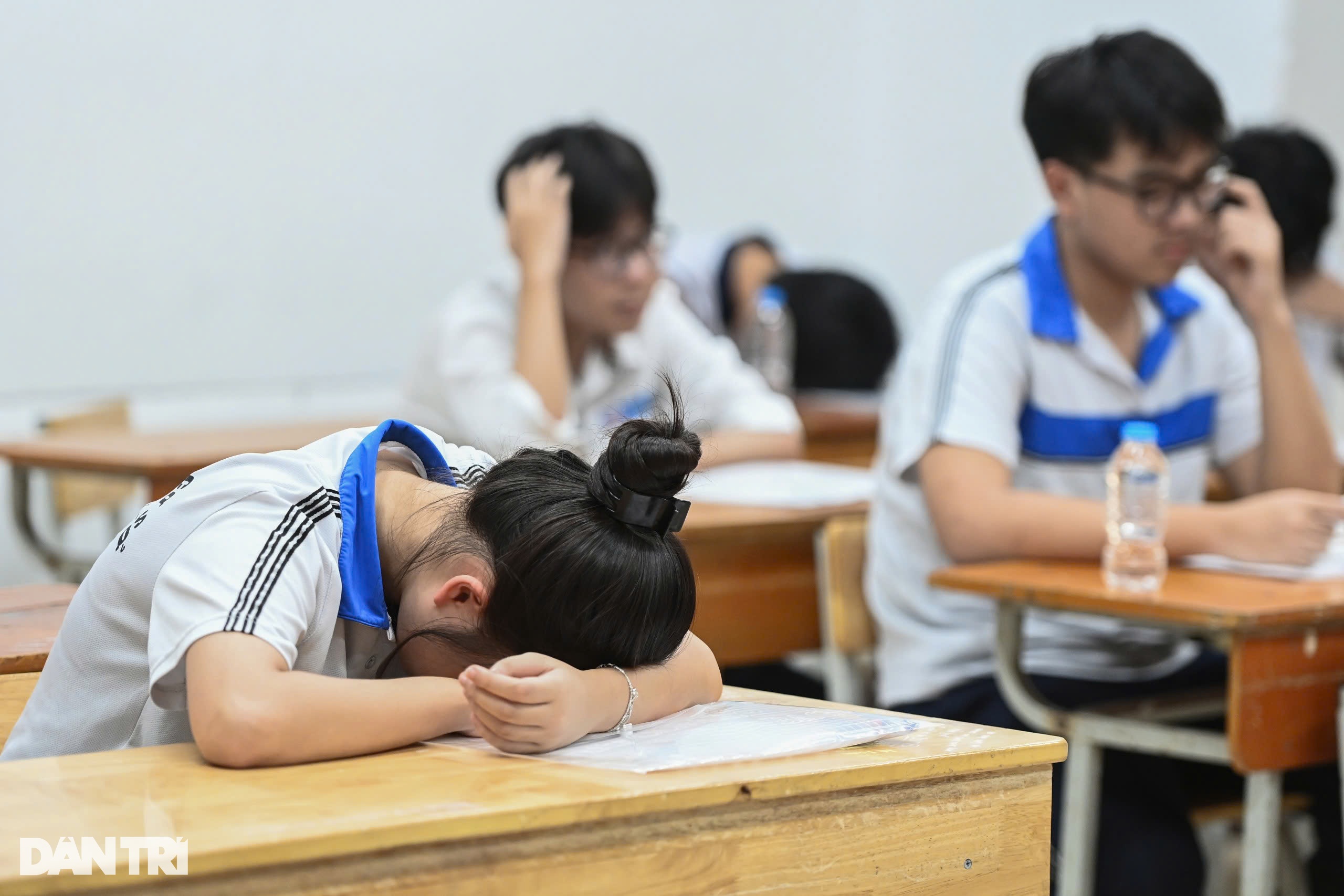 Điểm thi và điểm chuẩn lớp 10 Hà Nội trước “giờ G”: Cao hay thấp? - 2 Điểm thi và điểm chuẩn lớp 10 Hà Nội trước “giờ G”: Cao hay thấp? - 2