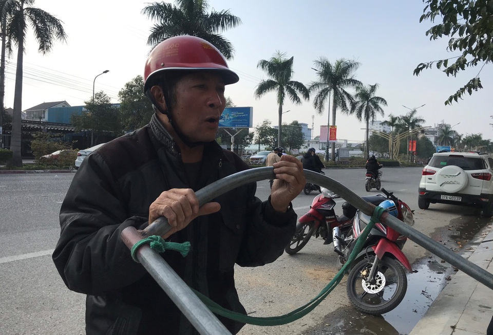 Mướt mồ hôi chuyển Tết tới mọi nhà, shipper có thêm niềm vui về thu nhập - 2 Mướt mồ hôi chuyển Tết tới mọi nhà, shipper có thêm niềm vui về thu nhập - 2