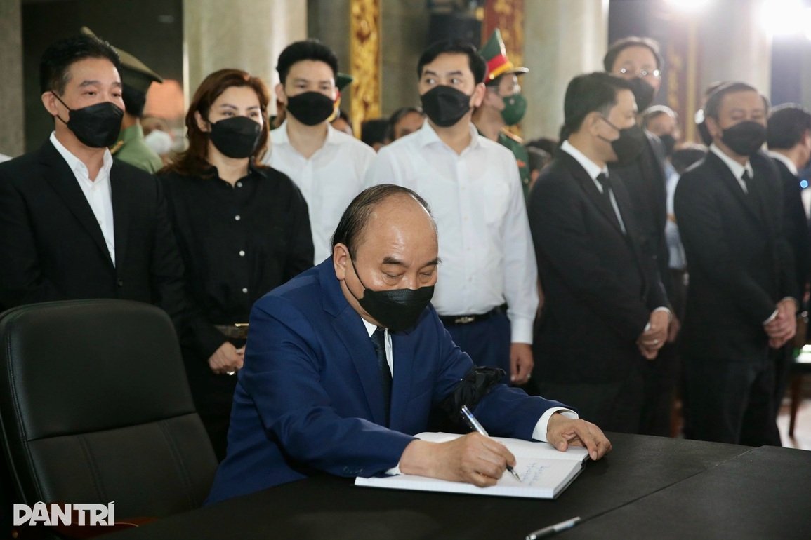 Lời vĩnh biệt ông Lê Hòa Bình: Người lãnh đạo tận tụy, gần dân! - 2 Lời vĩnh biệt ông Lê Hòa Bình: Người lãnh đạo tận tụy, gần dân! - 2