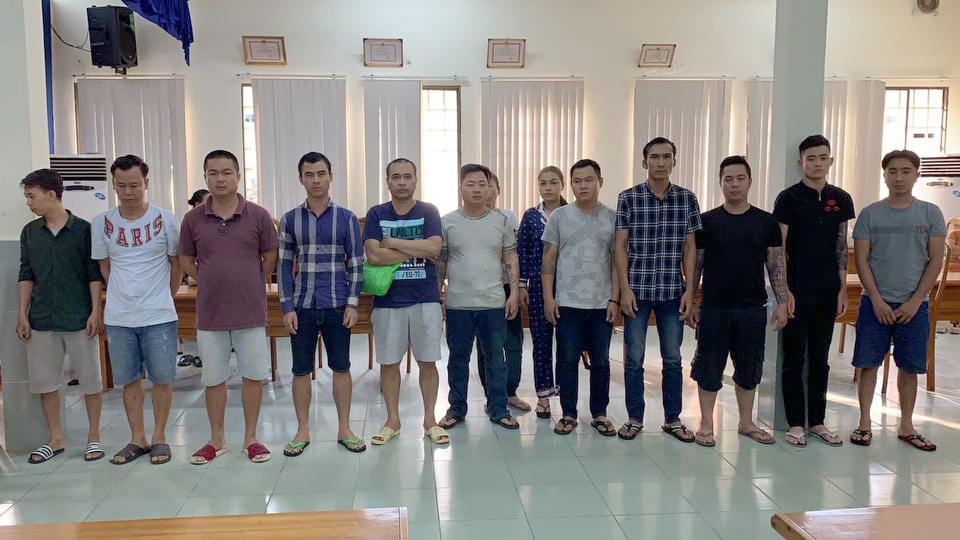 Ông chủ sòng bạc thủ 2 khẩu súng phòng thân - 1 Ông chủ sòng bạc thủ 2 khẩu súng phòng thân - 1
