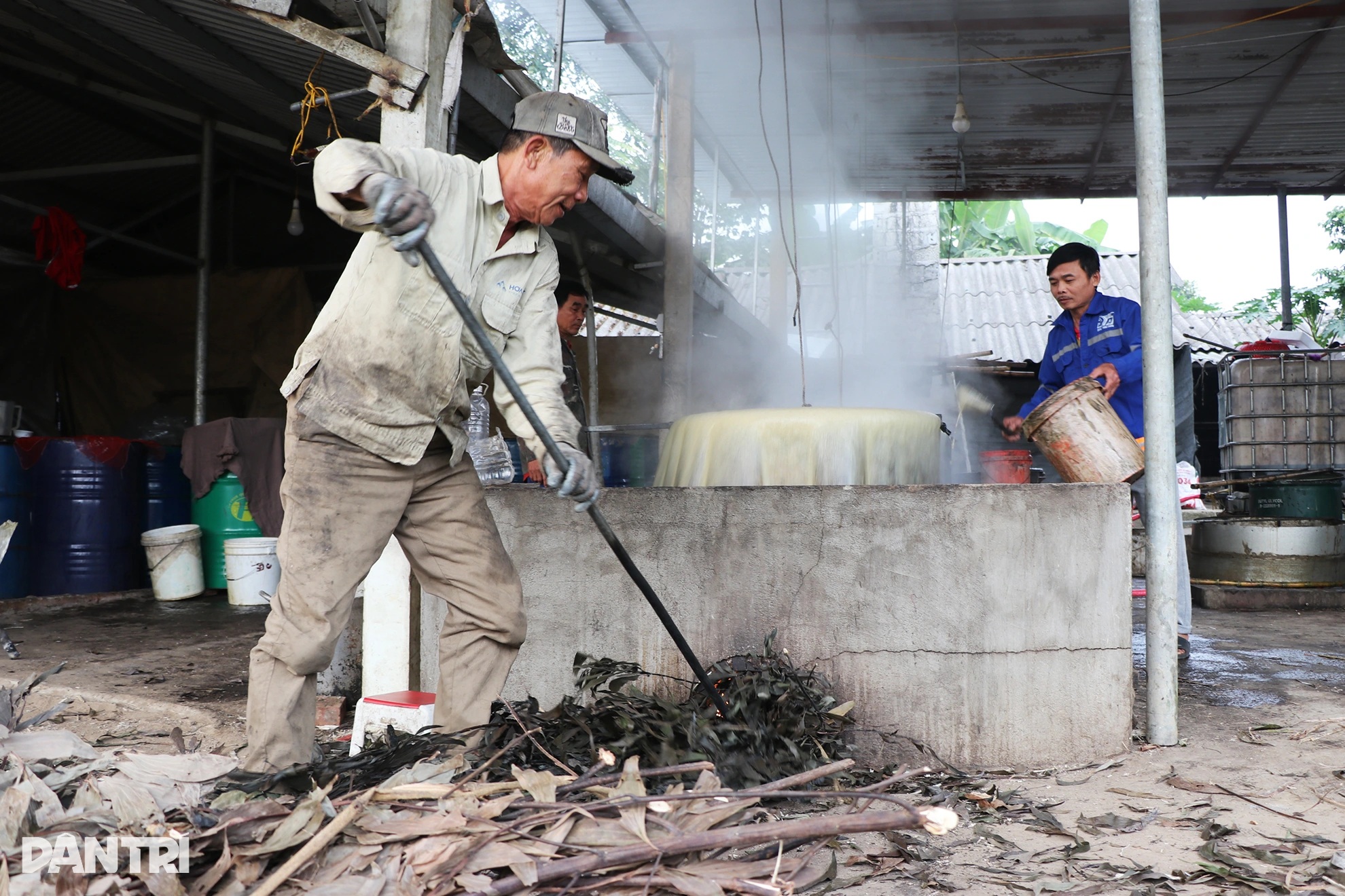 Đổ mồ hôi đứng bếp nấu thứ nước sóng sánh, thơm ngọt gọi Tết - 5 Đổ mồ hôi đứng bếp nấu thứ nước sóng sánh, thơm ngọt gọi Tết - 5