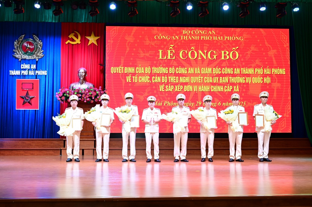 Công bố tổ chức bộ máy của công an nhiều tỉnh, thành sau sáp nhập - 5 Công bố tổ chức bộ máy của công an nhiều tỉnh, thành sau sáp nhập - 5