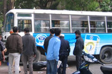 Xe chở học sinh gây tai nạn liên hoàn