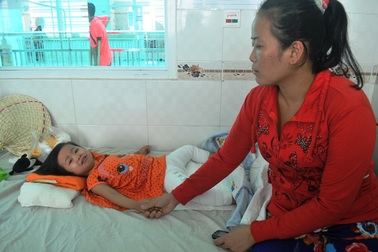 Thương bé 2 tuổi bỏng nặng vì ngã vào nồi bún đang sôi