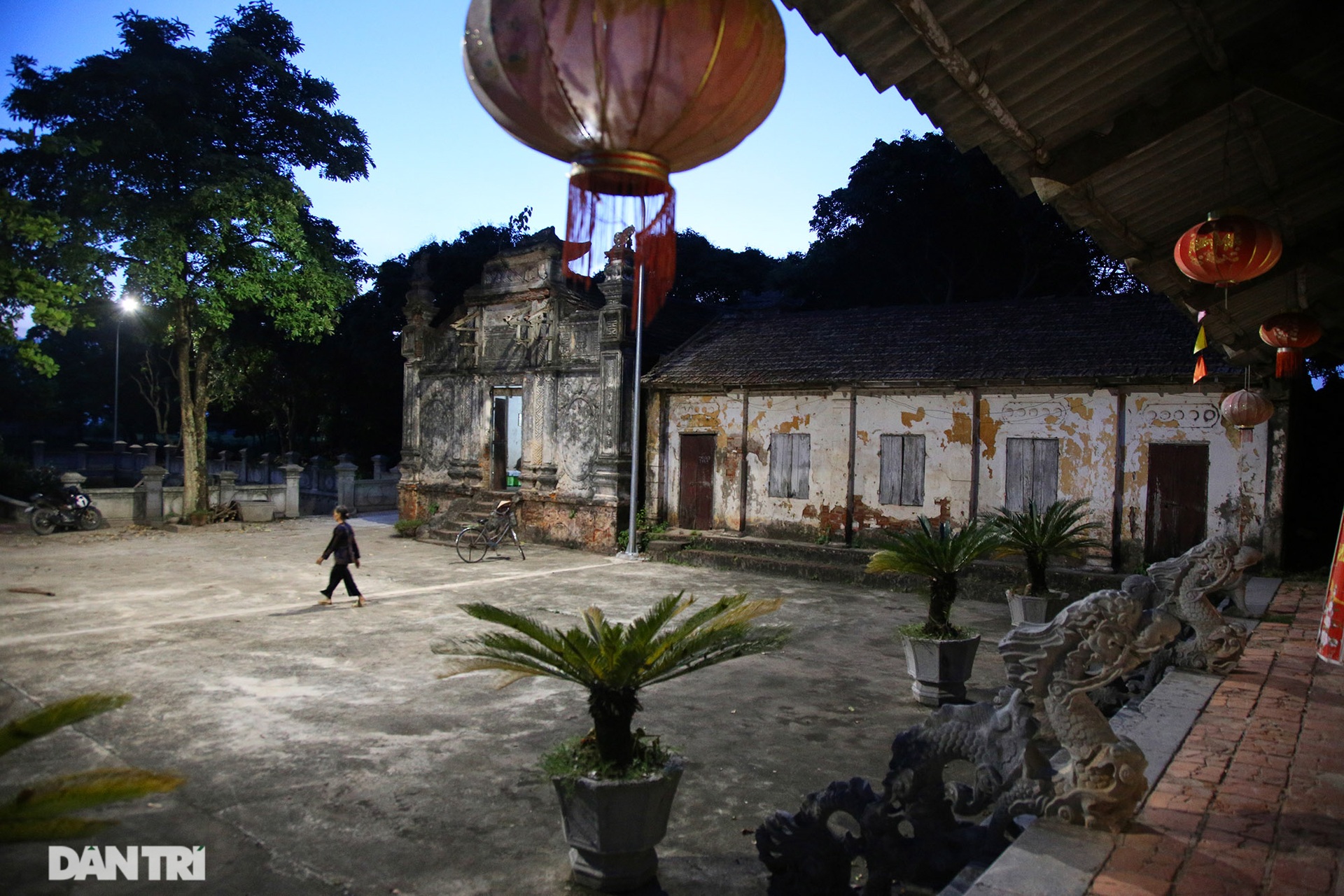 Ngôi đình độc lạ ở Hà Nội với tư thế rồng quay ngược - 15