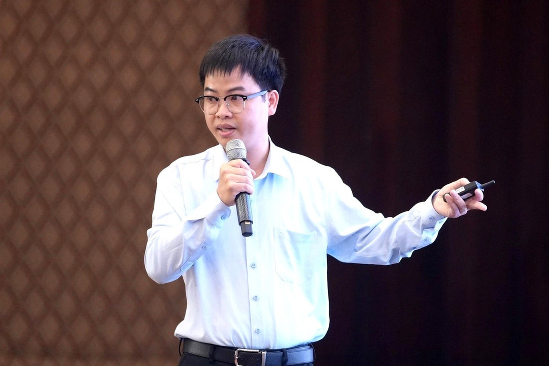 Herausragende Leistungen talentierter junger Intellektueller beim Marsch A80 - 14 Thành tựu xuất sắc của các anh tài trong khối trí thức trẻ diễu hành A80 - 14